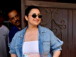 Photos: Parineeti Chopra snapped in Andheri