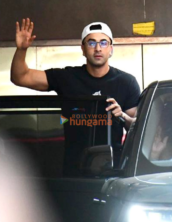 photos ranbir kapoor spotted outside a clinic in santacruz 1