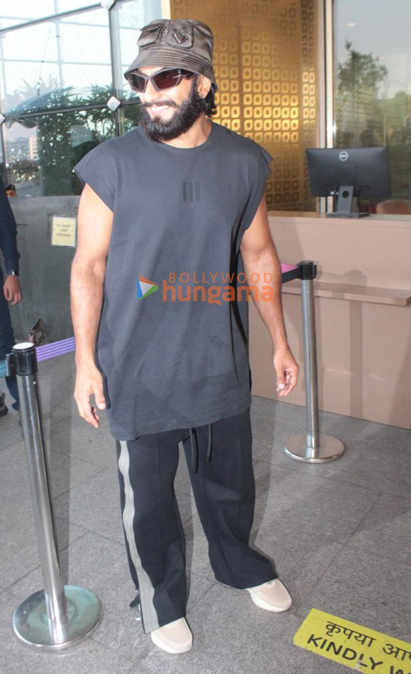 photos ranveer singh snapped at the airport 1 14