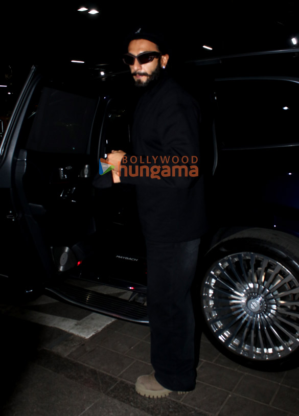 photos ranveer singh snapped at the airport 2 12