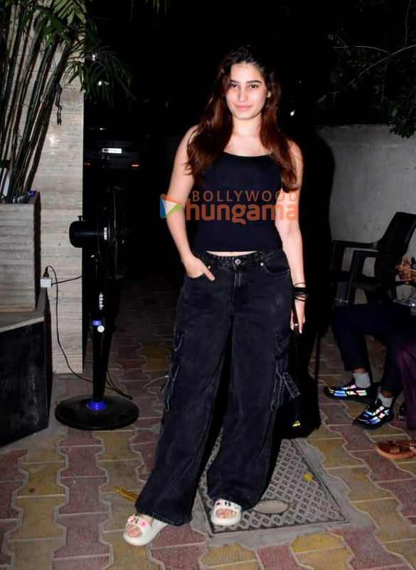 photos rasha thadani snapped in bandra 2 4