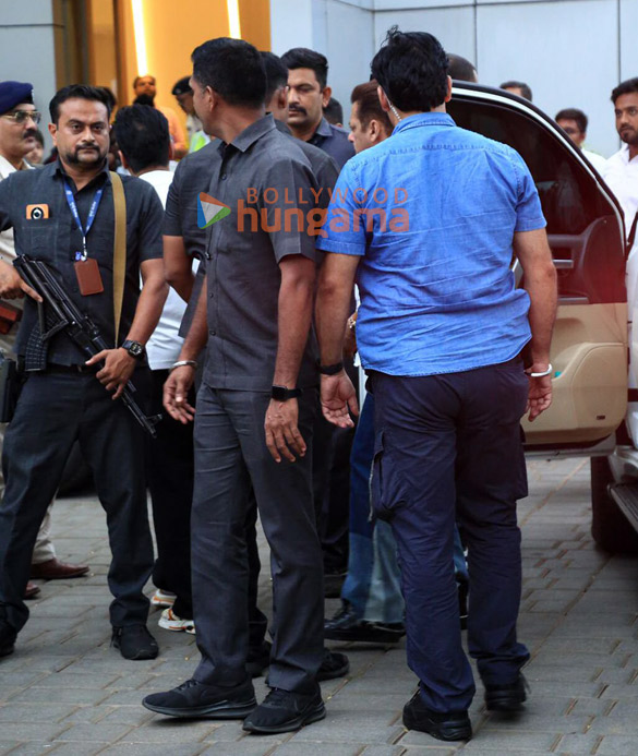 photos salman khan ranveer singh mahendra singh dhoni and others snapped at kalina airport 1