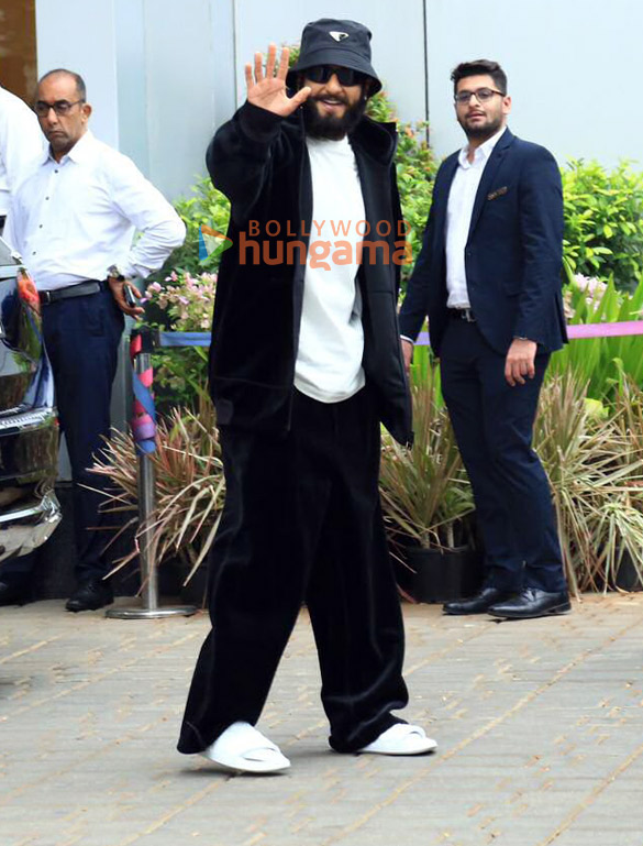Photos: Salman Khan, Ranveer Singh, Mahendra Singh Dhoni and others snapped at Kalina airport