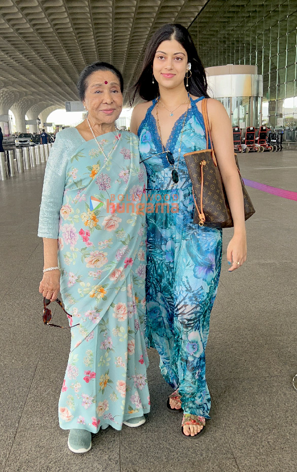 photos sherlyn chopra asha bhosle zanai bhosle and venkatesh daggubati snapped at the airport 2