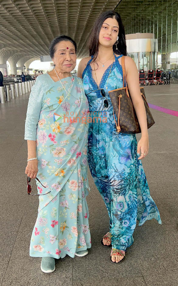 photos sherlyn chopra asha bhosle zanai bhosle and venkatesh daggubati snapped at the airport 5