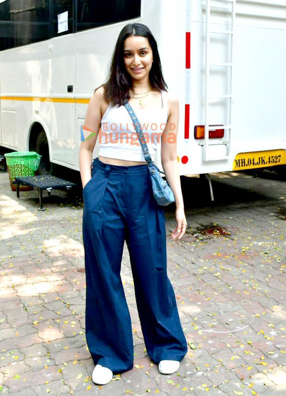 Photos: Shraddha Kapoor snapped after a shoot Photos: Shraddha Kapoor snapped after a shoot