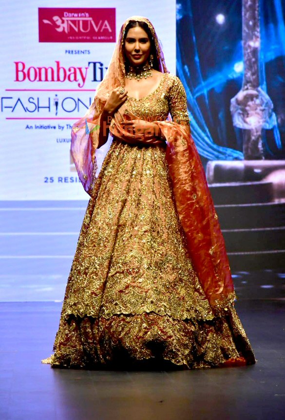 photos sonam bajwa walk for navnit sandhu at bombay times fashion week 2024 5