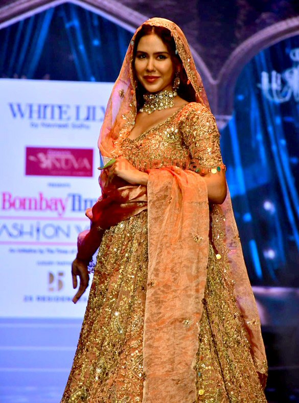 photos sonam bajwa walk for navnit sandhu at bombay times fashion week 2024 6