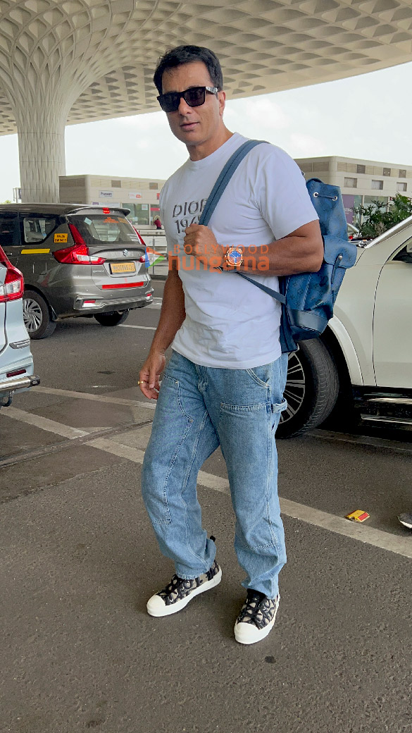 photos sonu sood and rupali ganguly snapped at the airport 4