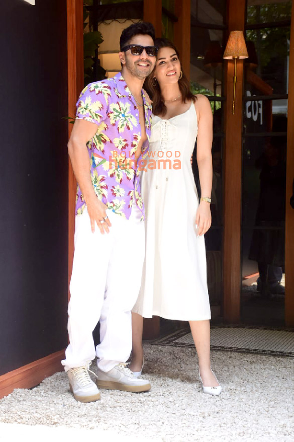 photos varun dhawan and kriti sanon host a brunch at gigi in bandra mumbai 4