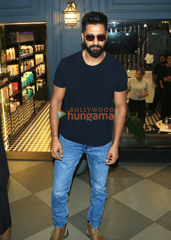 photos vicky kaushal snapped at hakim aalims salon in bandra 3
