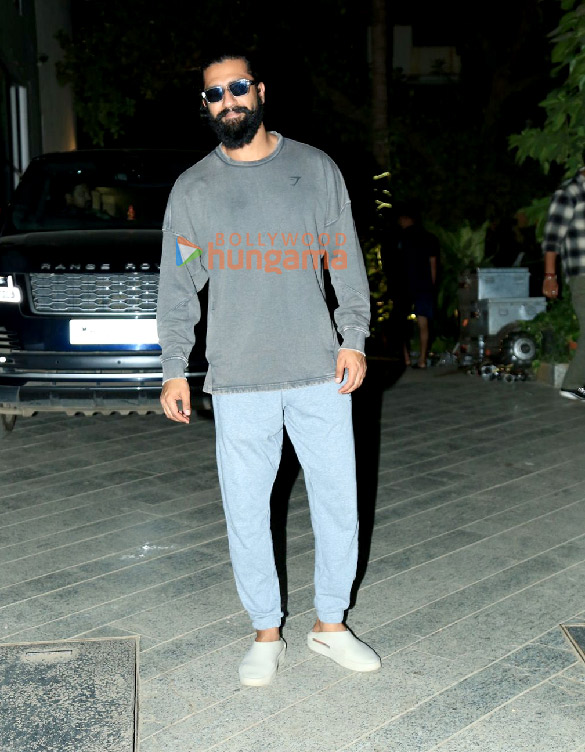 photos vicky kaushal snapped outside maddock films office in santacruz 3