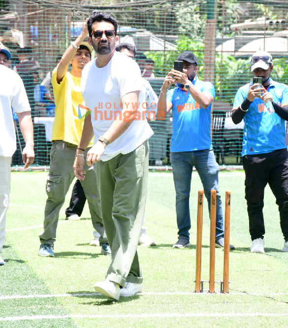 photos zaheer khan and rajkummar rao with team srikanth snapped playing cricket with visually impaired players at astro turf nsci club worli 2 3