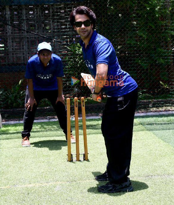 photos zaheer khan and rajkummar rao with team srikanth snapped playing cricket with visually impaired players at astro turf nsci club worli 6 3