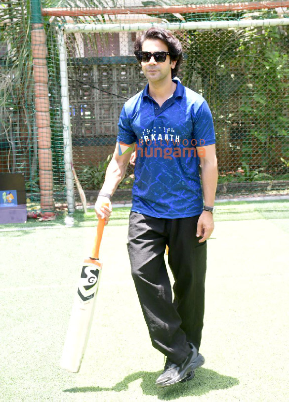 photos zaheer khan and rajkummar rao with team srikanth snapped playing cricket with visually impaired players at astro turf nsci club worli 7 3