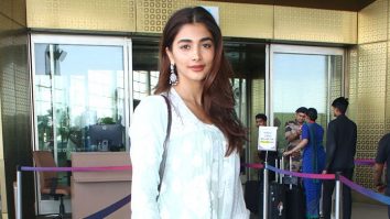 White chikankari kurti is everyone’s summer favourite look! Pooja Hegde