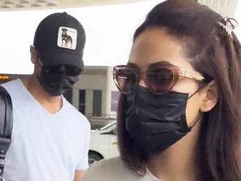 Shahid Kapoor hides his clean shaved look as he gets clicked with wife Mira Rajput Shahid Kapoor hides his clean shaved look as he gets clicked with wife Mira Rajput