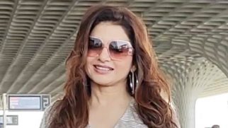 Touch of 90s in her airport look! Bhagyashree