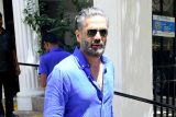 Suniel Shetty is the definition of dapper in this blue shirt