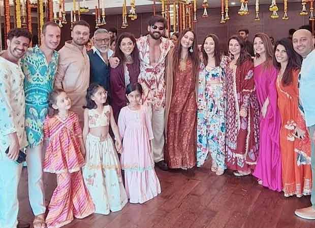 Sonakshi Sinha and Zaheer Iqbal pose with friends at mehendi ceremony; see pic : Bollywood News