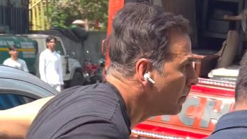 Akshay Kumar gets clicked by paps in all black as he steps out