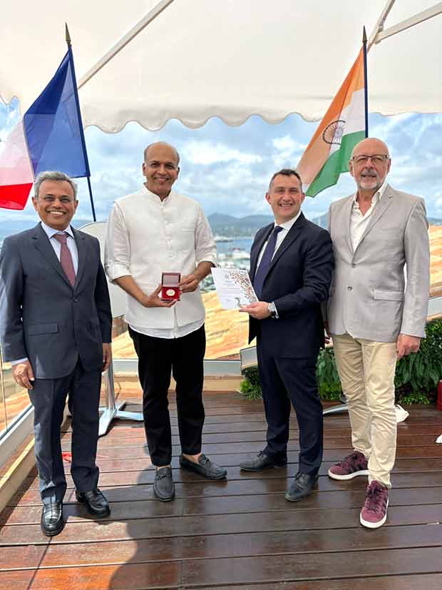 Ashutosh Gowarikar bestowed with The Medal of Saint Tropez