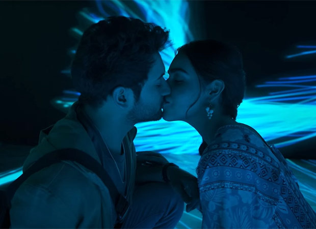Ishq Vishk Rebound Makers unveil new rendition of 'Chot Dil Pe Lagi' captivating young romance, watch Ishq Vishk Rebound Makers unveil new rendition of 'Chot Dil Pe Lagi' captivating young romance, watch