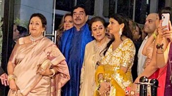Kajol hugs to congratulate Shatrughan Sinha & Poonam Sinha at Sonakshi Sinha & Zaheer Iqbal’s reception