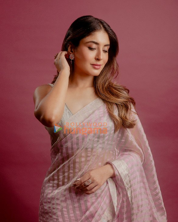 kritika kamra 3 24