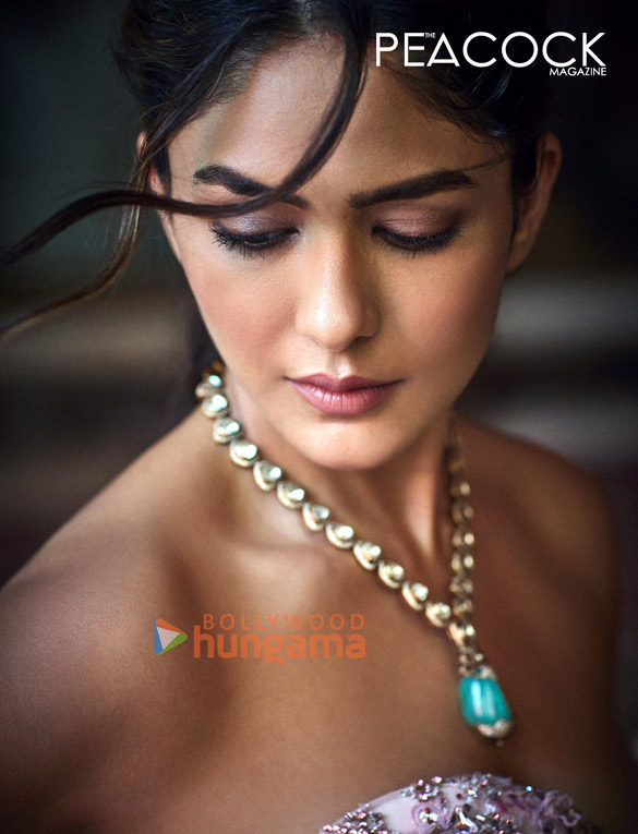 mrunal thakur 6 33