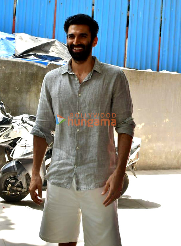 photos aditya roy kapur and huma qureshi snapped in juhu 5