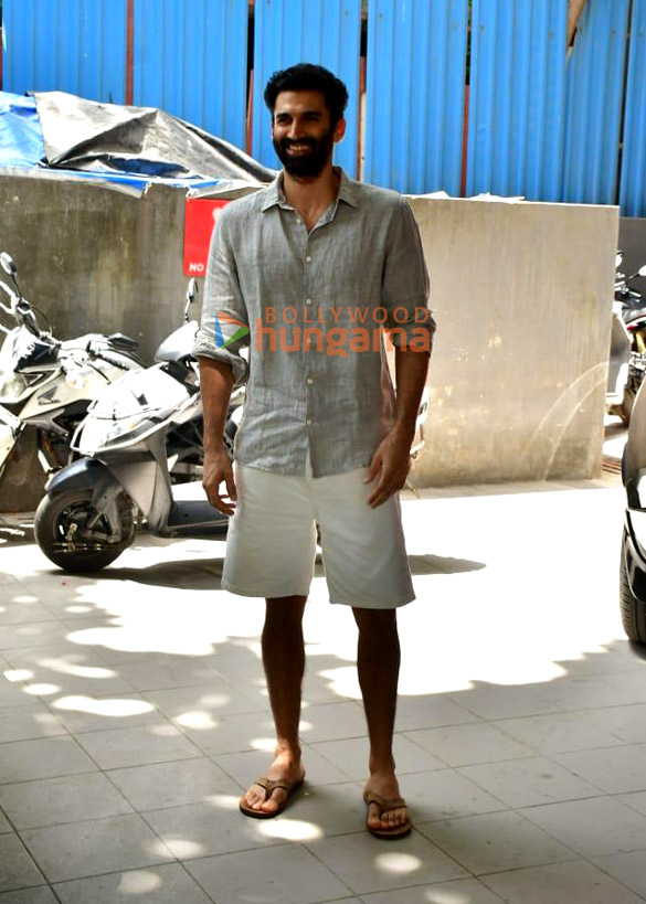 photos aditya roy kapur and huma qureshi snapped in juhu 6