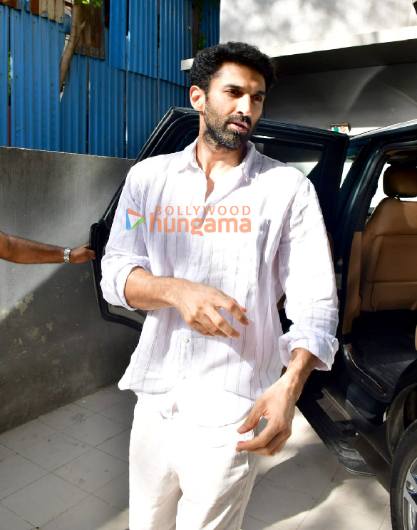 photos aditya roy kapur snapped in andheri 3