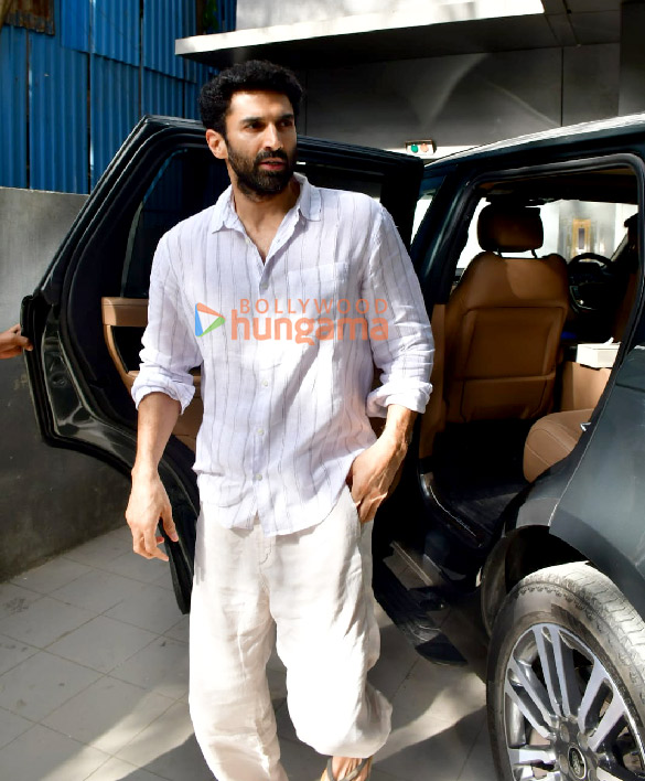 photos aditya roy kapur snapped in andheri 4