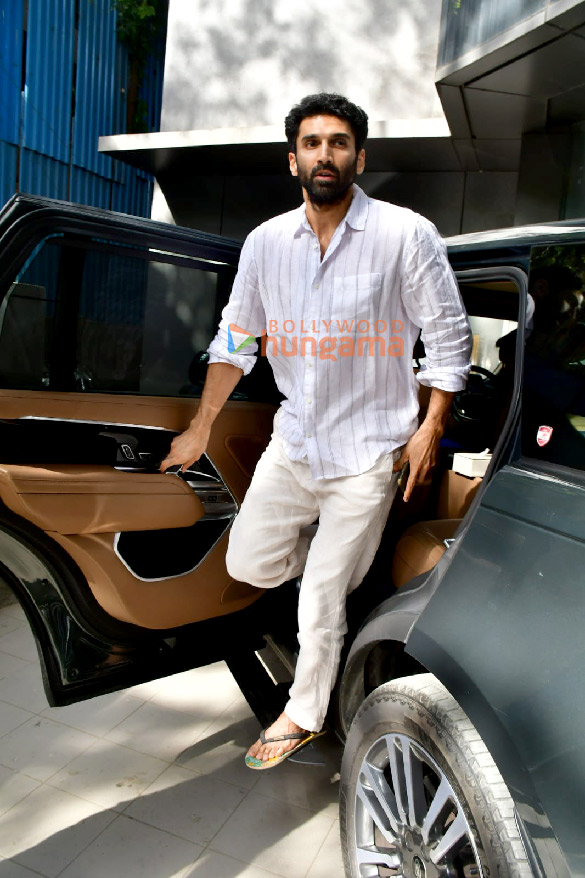 photos aditya roy kapur snapped in andheri 5