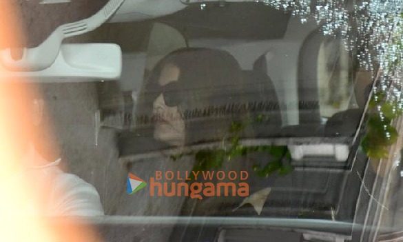 Photos: Aishwarya Rai Bachchan snapped outside a dental clinic in Khar | Parties & Events