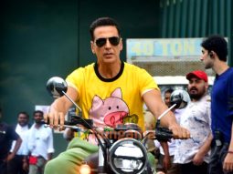 Photos: Akshay Kumar snapped on a bike ride in Juhu
