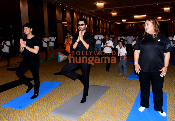 photos aparshakti khurana snapped with children on international yoga day 2024 2