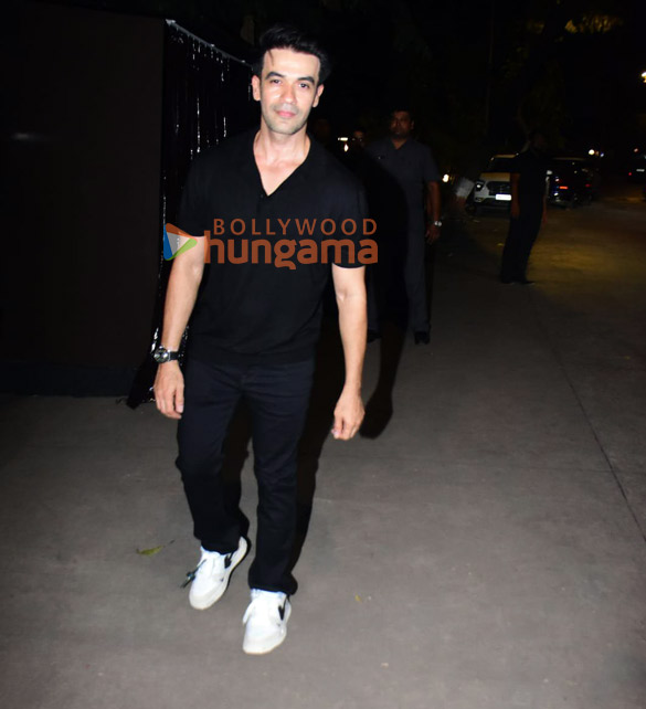 photos arjun kapoor ananya panday suhana khan and others snapped at tania shroffs house party 9