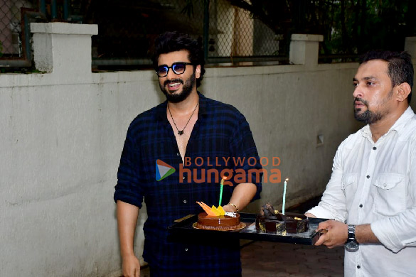 Photos: Arjun Kapoor snapped celebrating birthday with fans and media, cuts cake Photos: Arjun Kapoor snapped celebrating birthday with fans and media, cuts cake