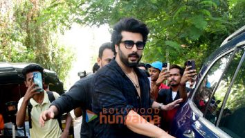 Photos: Arjun Kapoor snapped outside a salon in Khar