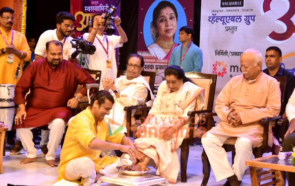 photos asha bhosle sonu nigam sudesh bhosle suresh wadkar and others snapped at the launch of svarsvamini asha 1