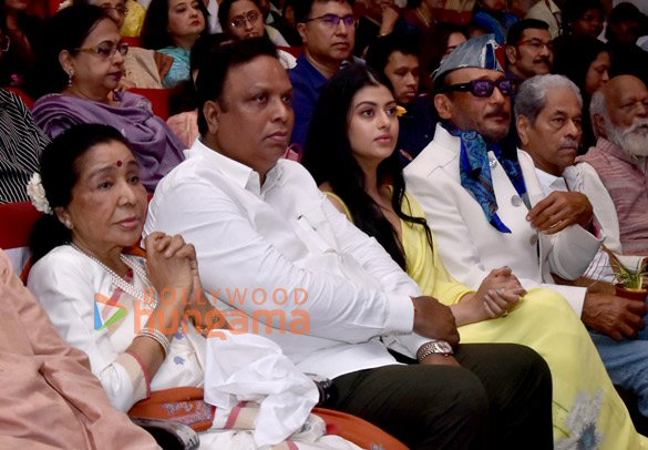 photos asha bhosle sonu nigam sudesh bhosle suresh wadkar and others snapped at the launch of svarsvamini asha 11