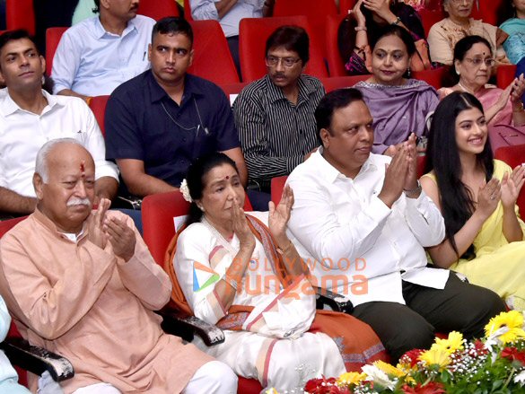 photos asha bhosle sonu nigam sudesh bhosle suresh wadkar and others snapped at the launch of svarsvamini asha 14
