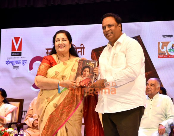 photos asha bhosle sonu nigam sudesh bhosle suresh wadkar and others snapped at the launch of svarsvamini asha 3