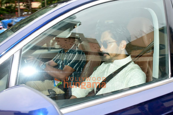 photos celebs snapped arriving at sonakshi sinha and zaheer iqbals wedding location in bandra 3