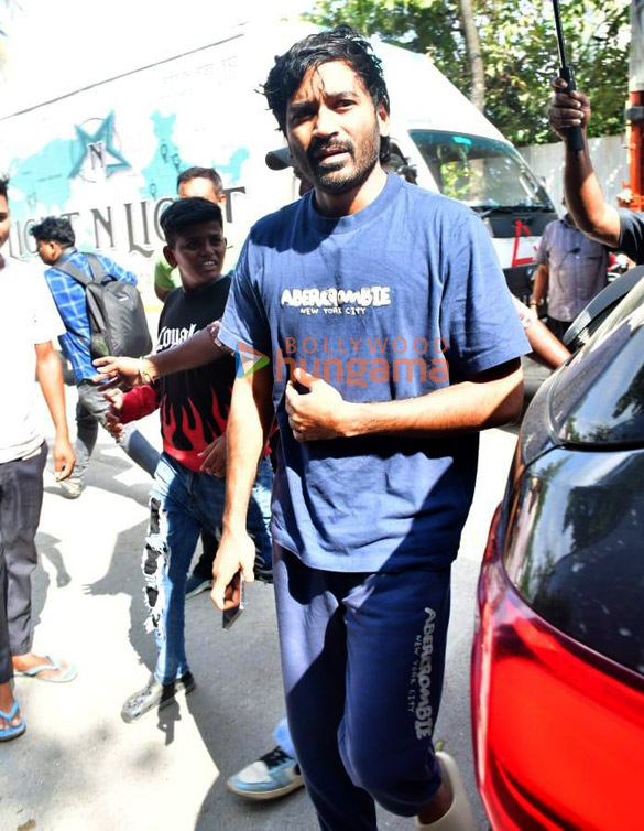 photos dhanush snapped in juhu 3