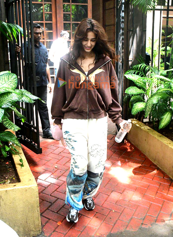photos disha patani spotted outside a dance class in khar 6