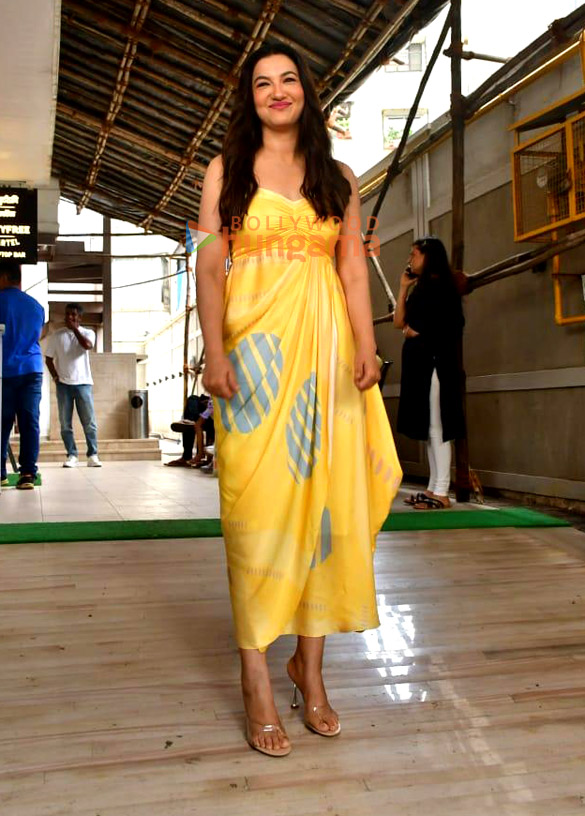 photos gauahar khan snapped in juhu 1