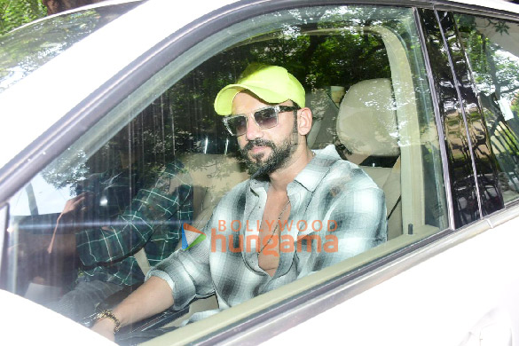Photos: Groom-to-be Zaheer Iqbal snapped as he leaves for his wedding Photos: Groom-to-be Zaheer Iqbal snapped as he leaves for his wedding